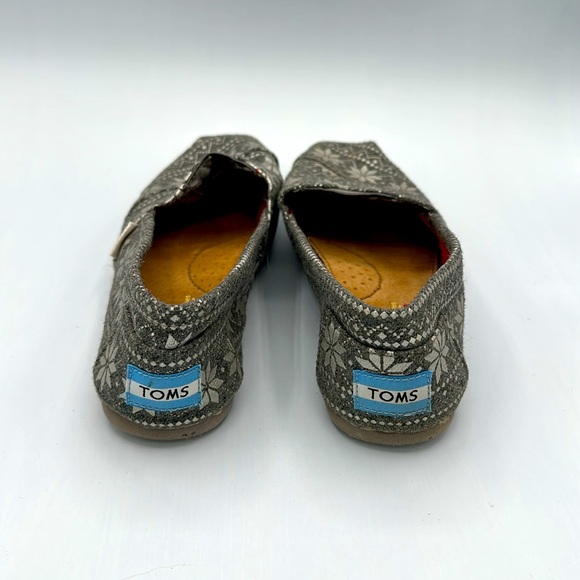 Women's Toms snowflake design! - Picture 3 of 6